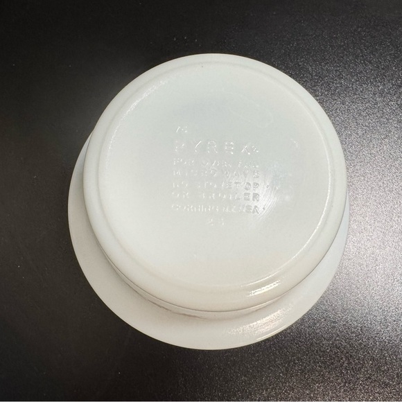 Vintage Pyrex - Picture 3 of 3